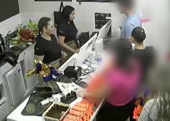 Mães e filhas são suspeitas de trocar máquina de cartão para desviar dinheiro de loja de chocolates em que trabalhavam